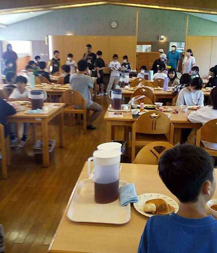 5年林間学校朝食.jpg